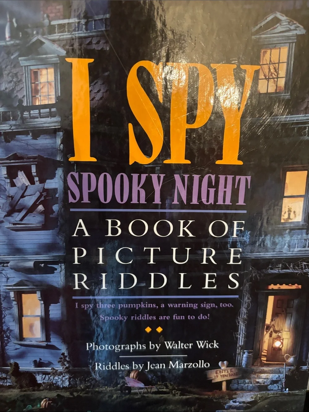 Scholastic I SPY Christmas & Spooky Night Picture Riddles - Gold/Green/Red/Blue